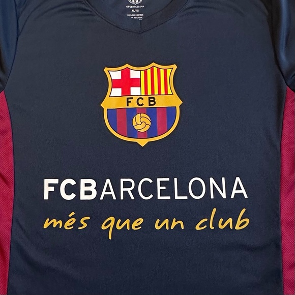 FC BARCELONA Navy Short Sleeve Shirt Barca Crest Soccer Football Boy Girl XL - Picture 2 of 9